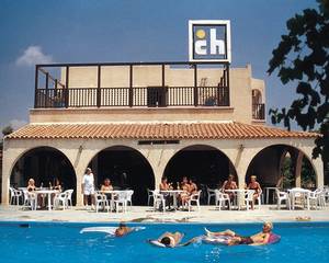 Chrysland Gardens Club